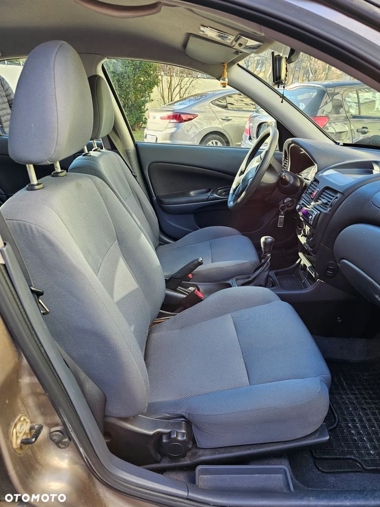 Nissan Almera - 15