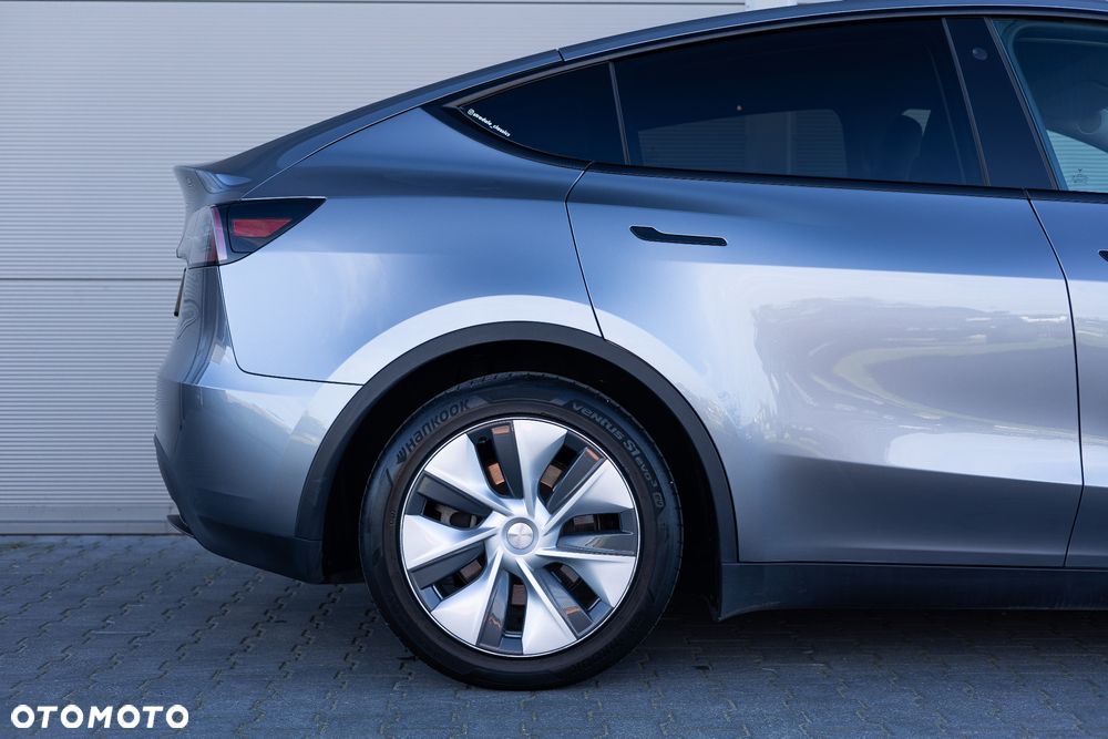 Tesla Y Long Range AWD - 8