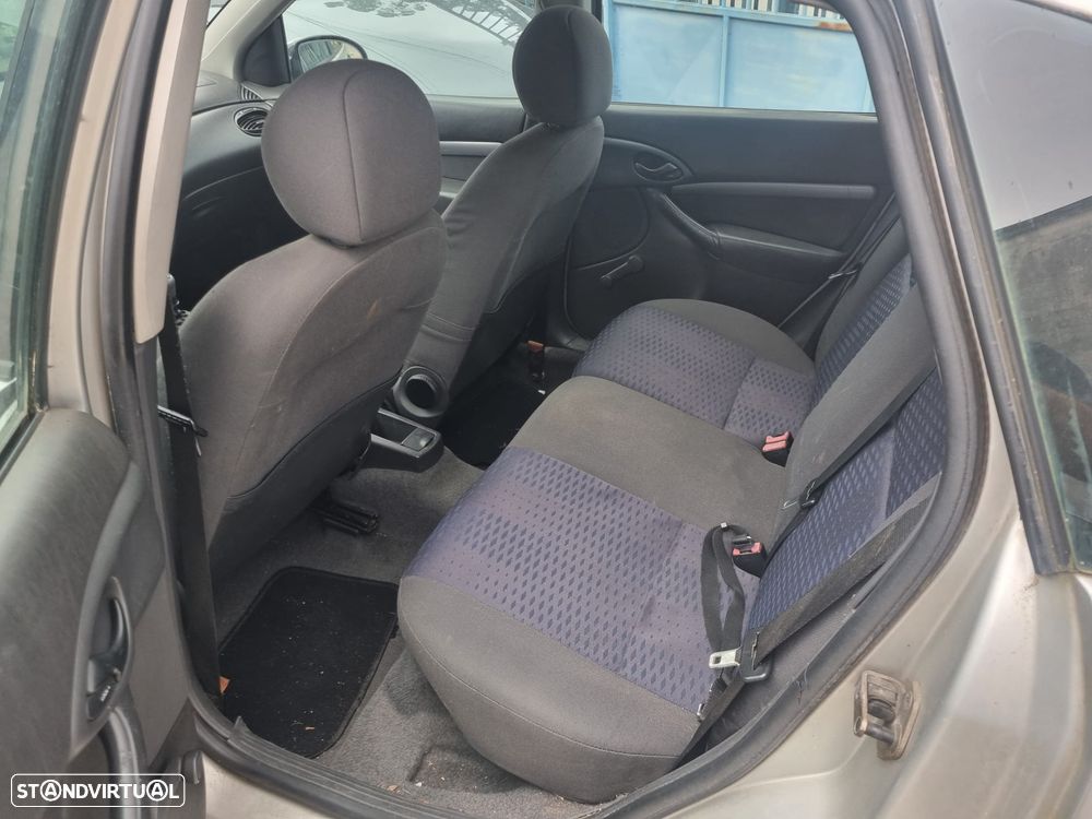 Ford Focus 1.8 TDdi Ghia - 4