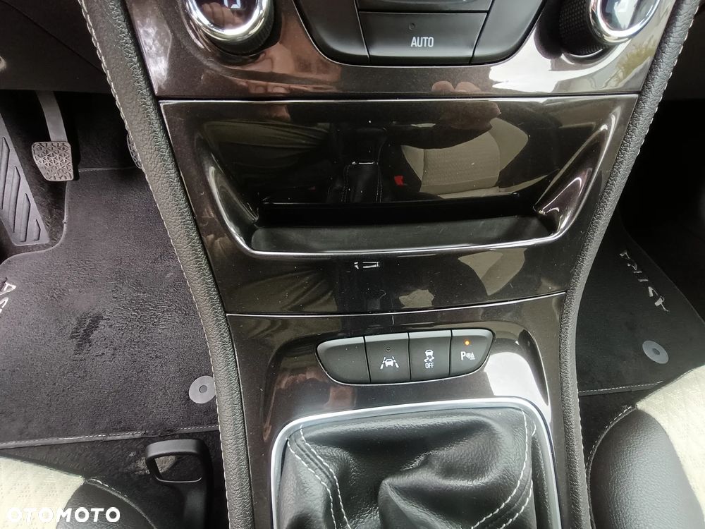 Opel Astra 1.4 Turbo Business - 29