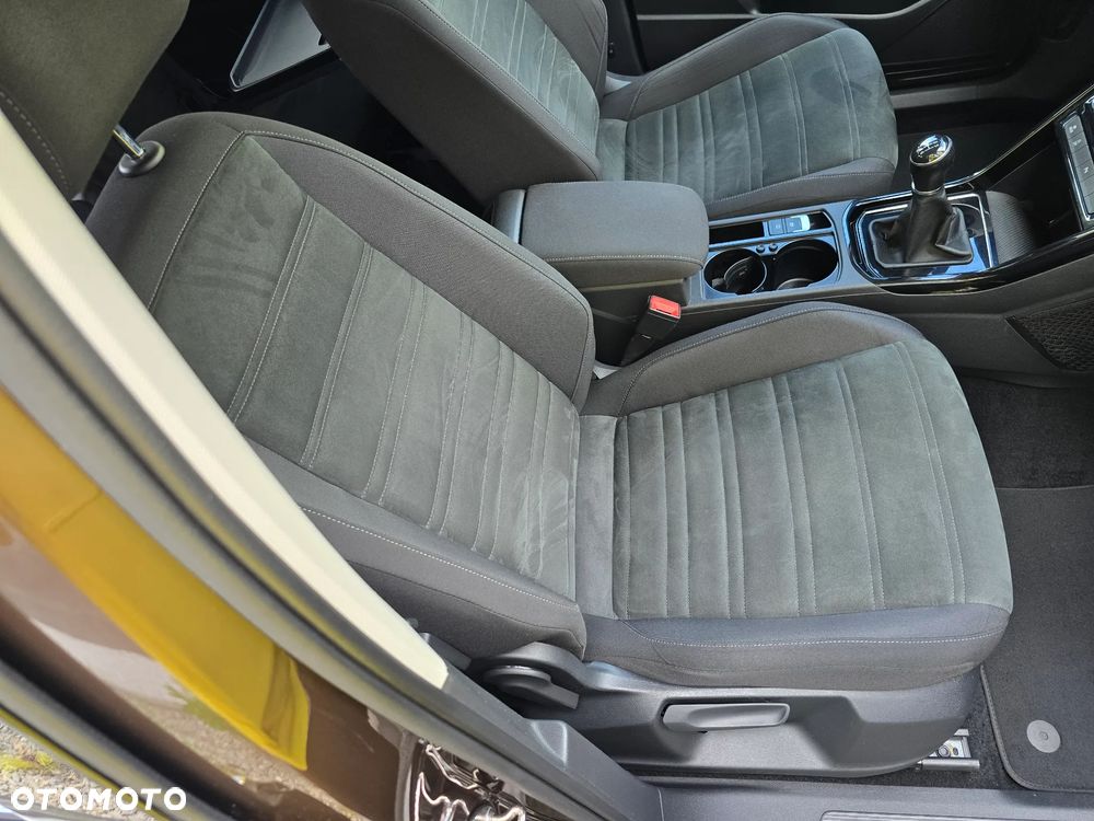 Volkswagen Touran 2.0 TDI SCR Highline - 31