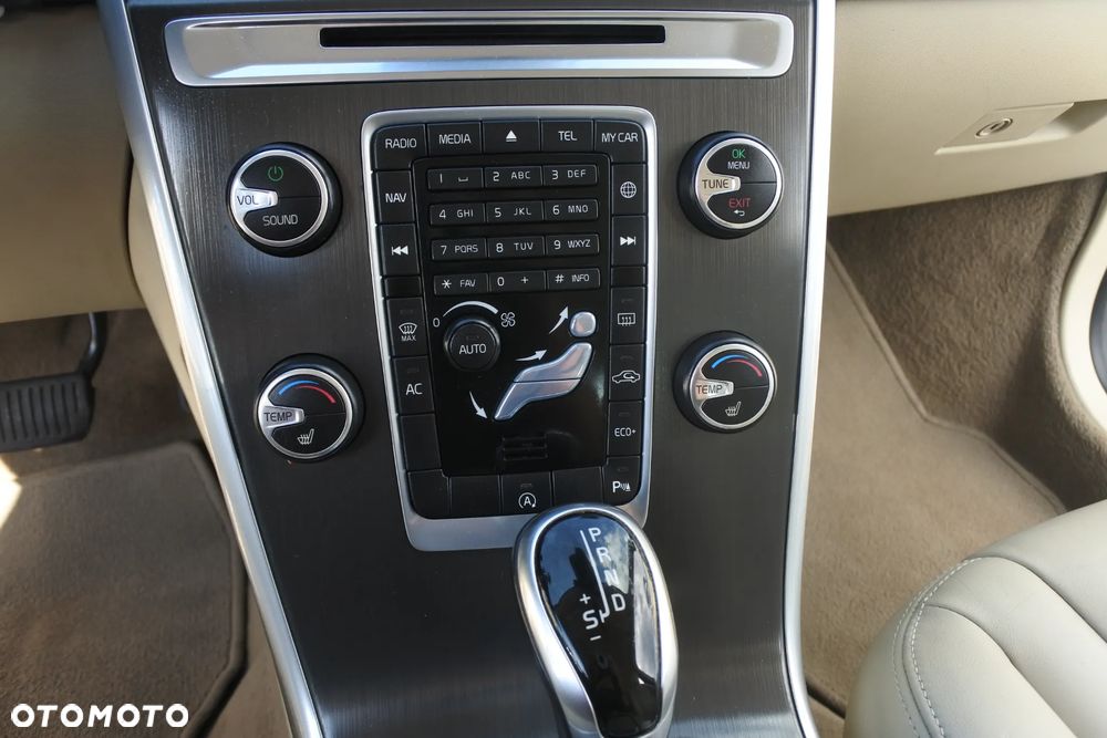 Volvo XC 60 D4 Geartronic Summum - 14