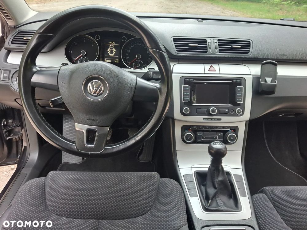Volkswagen Passat - 16