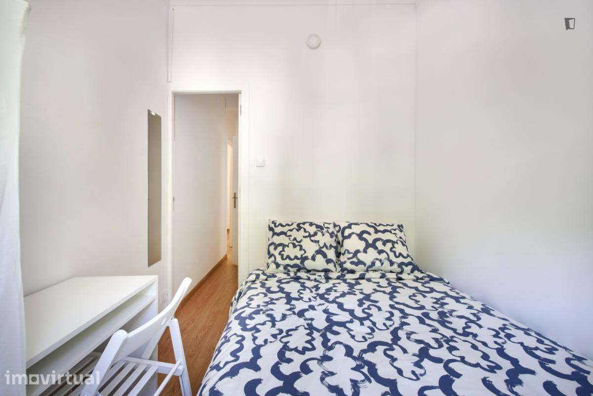 Quarto - localizado em Benfica Lisbon - Grande imagem: 4/25