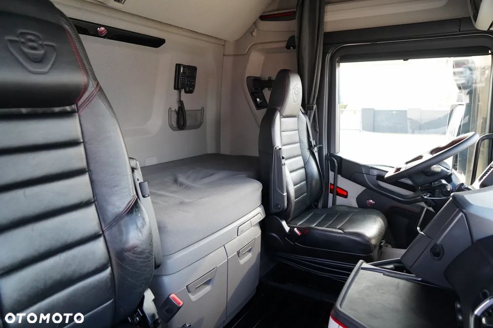 Scania S 580 / V8 / RETARDER / KLIMA POSTOJOWA / CAŁA NA PODUSZKACH / ALUFELGI  /  SKÓRY / OPONY 100% / - 34