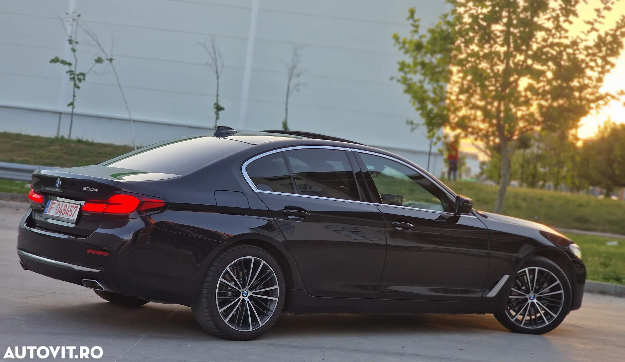 BMW Seria 5 530e Aut. Luxury Line - 8