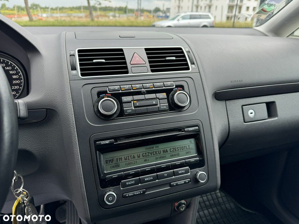 Volkswagen Touran - 26