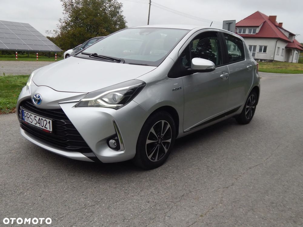 Toyota Yaris Hybrid 100 Premium - 2