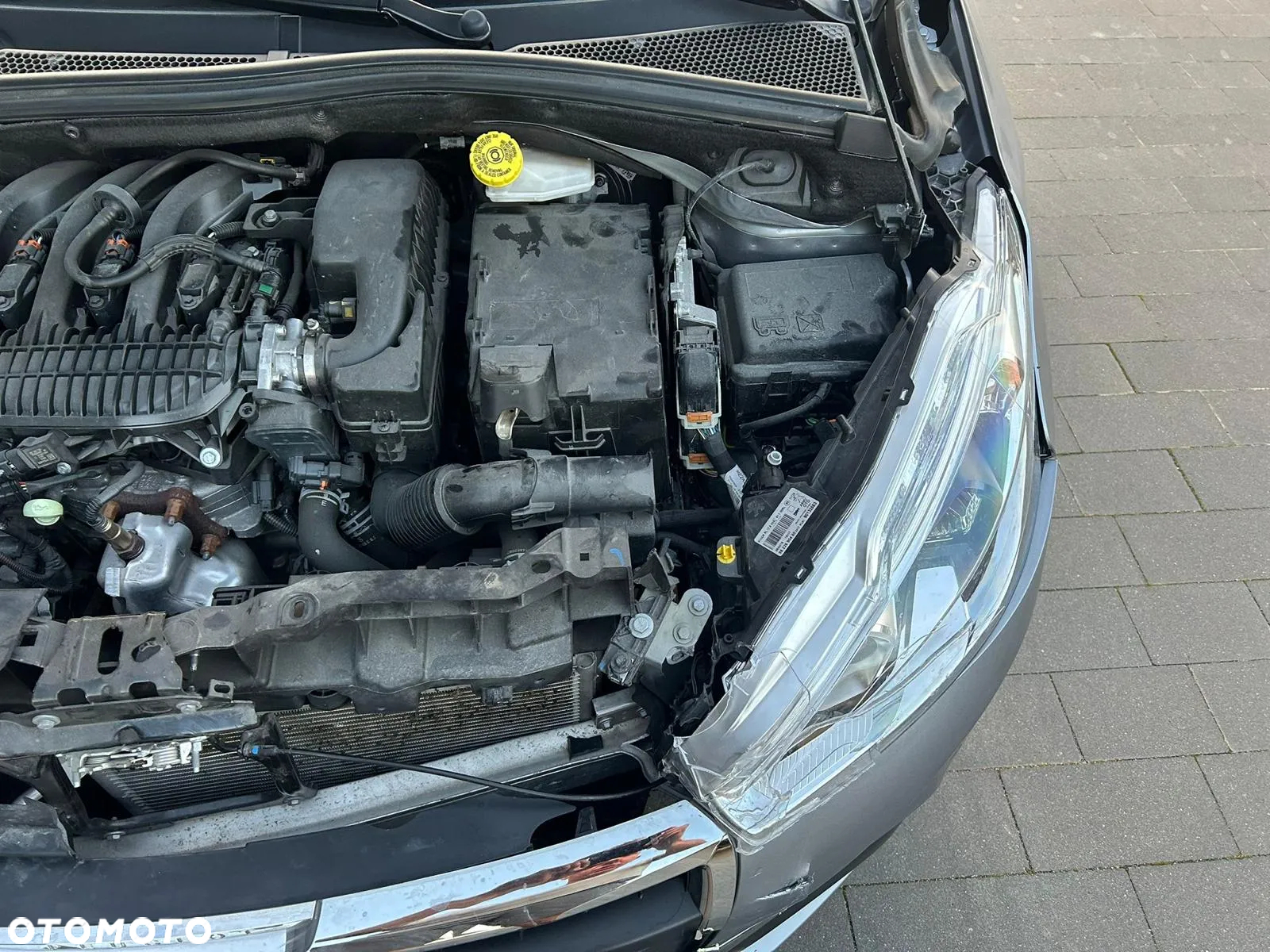 Peugeot 208 - 12