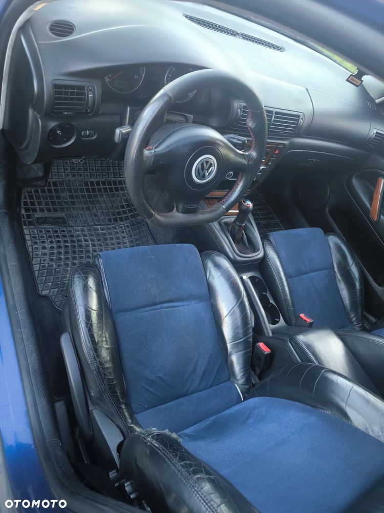 Volkswagen Passat 1.9 TDI Highline - 15