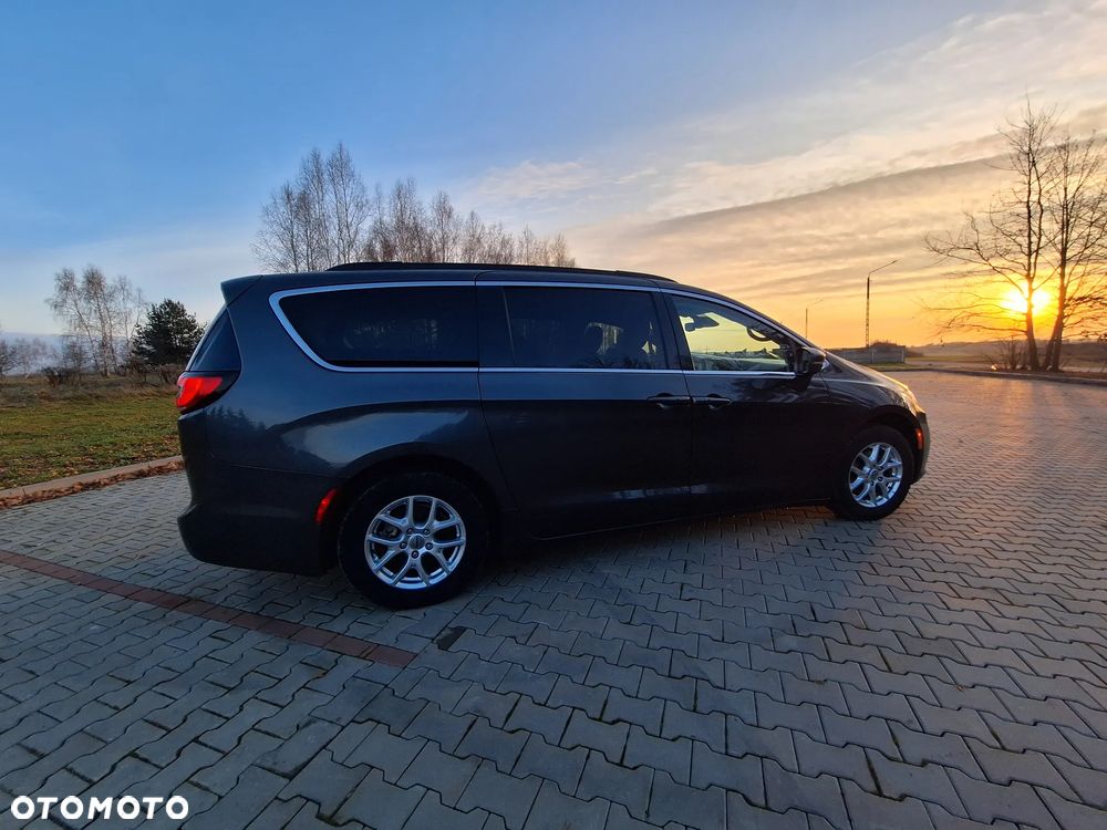 Chrysler Pacifica - 5