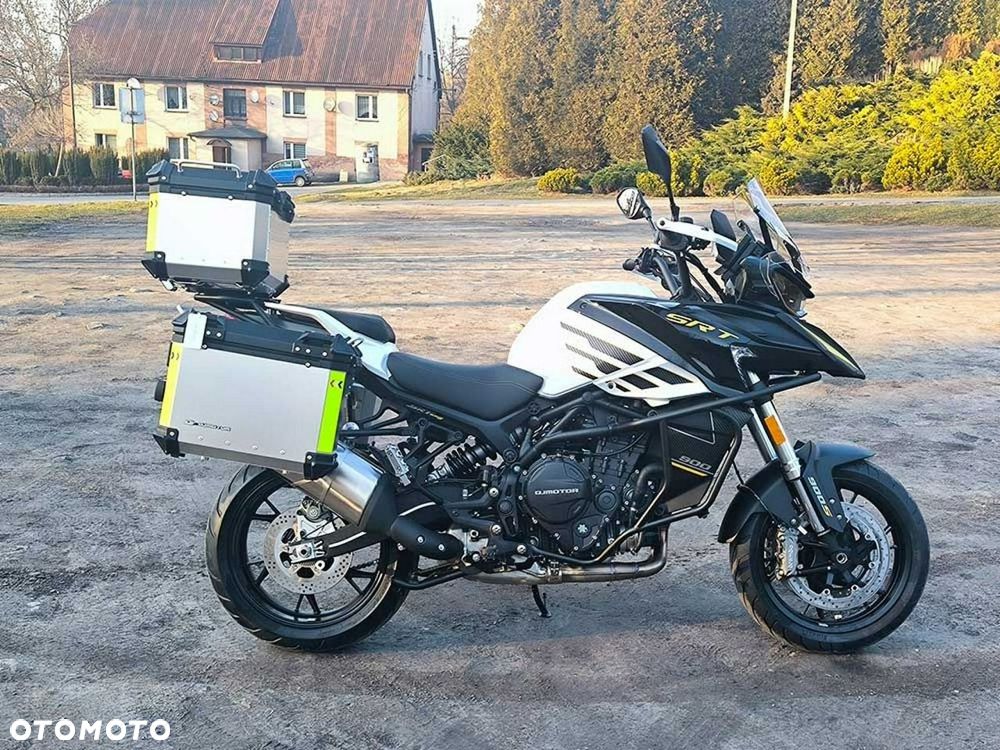 QJMOTOR SRT900S - 18