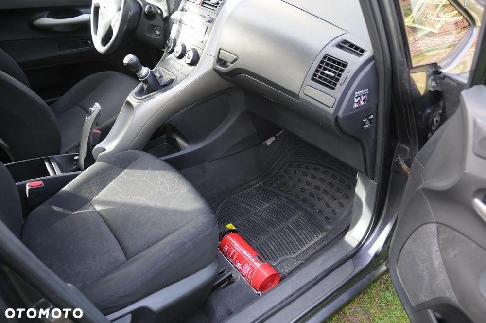 Toyota Auris 1.4 D-4D Terra - 9