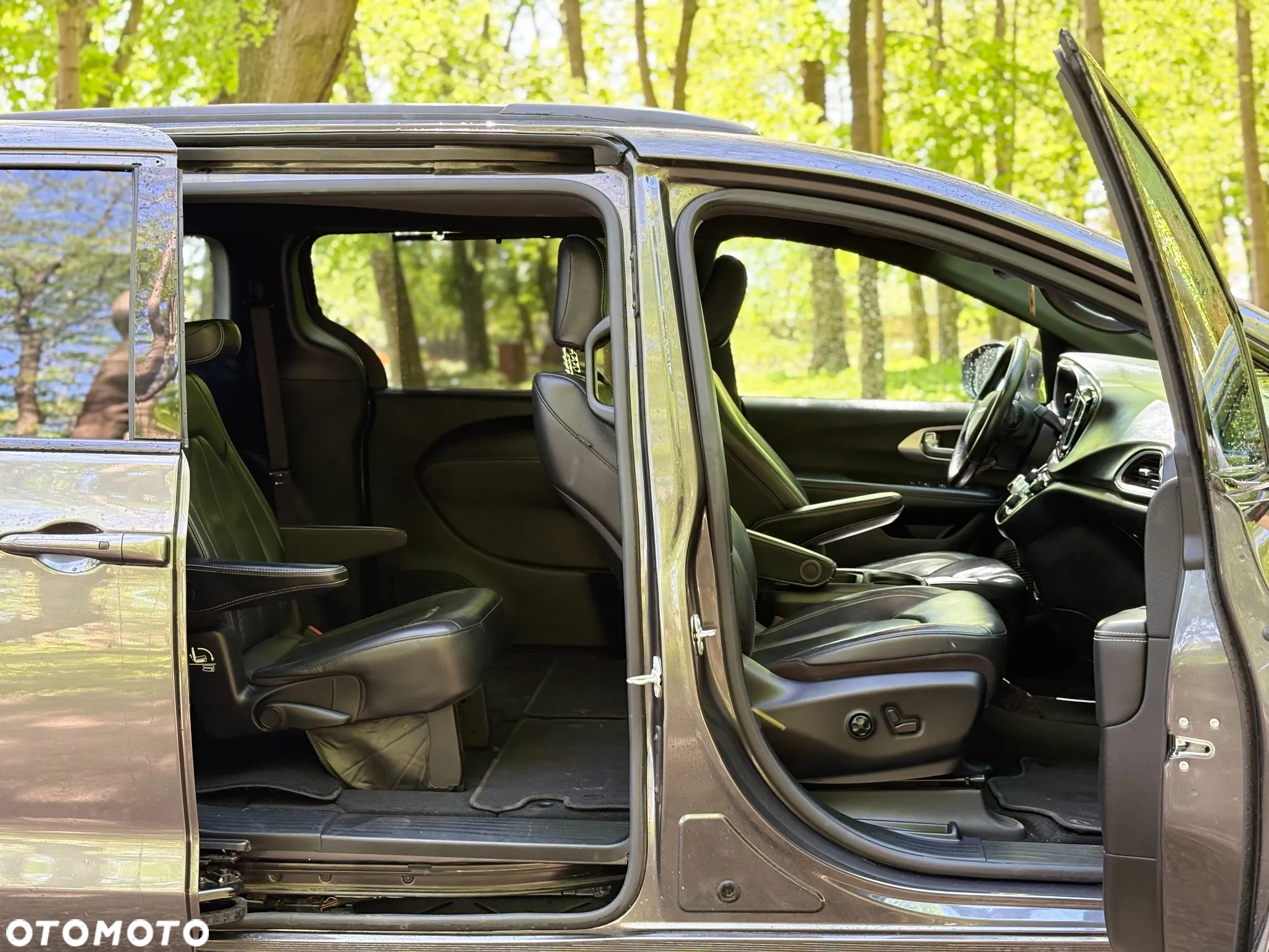 Chrysler Pacifica - 16