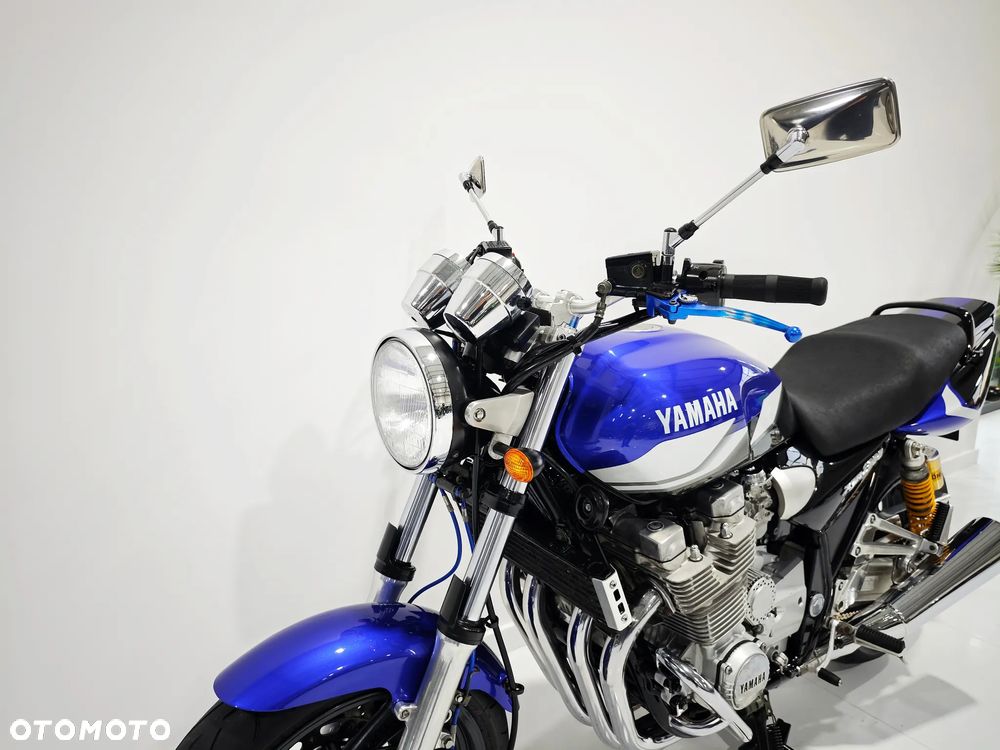 Yamaha XJR - 19