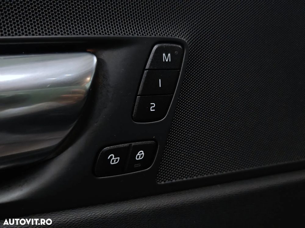 Volvo XC 60 B4 MHEV R-Design - 23