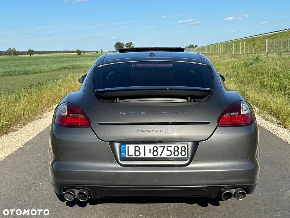Porsche Panamera - 8