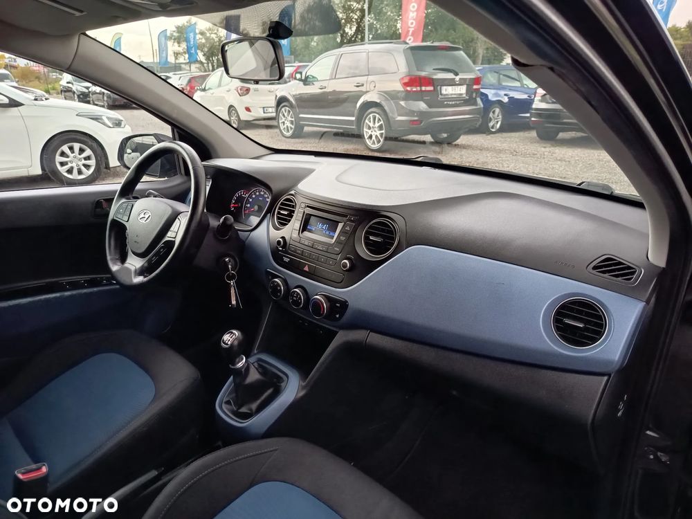 Hyundai i10 1.2 Fifa World Cup Edition - 25