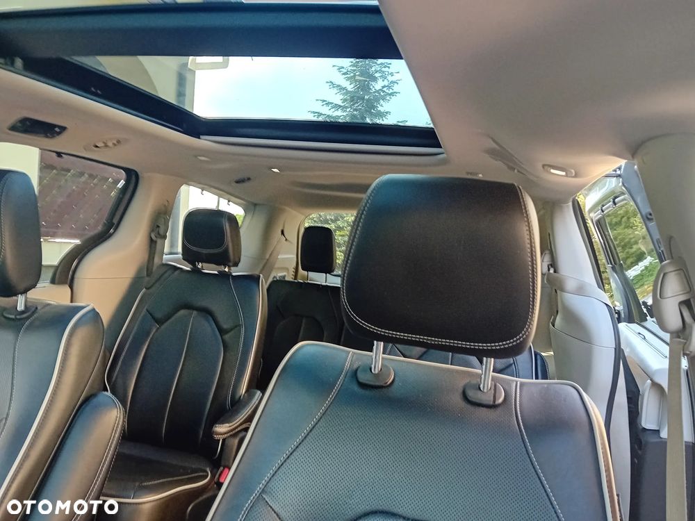 Chrysler Pacifica - 8