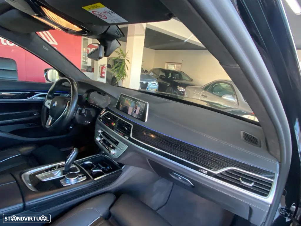 BMW 740 d xDrive Pack M Auto - 36