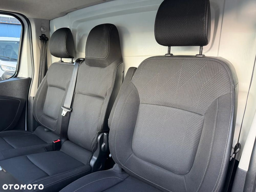 Renault TRAFIC VAN EXTRA Long, L2H1 MAXI, VAT-1, MOCNY SILNIK 2.0 dCi 145KM Euro6, ROZRZĄD NA ŁAŃCUCHU, DESIGN BUSINESS+ Radio ALPINE, REFLEKTORY RENAULT FULL LED PURE VISION+ PAKIET CHROM, MOBILNE BIURO, PARKTRONIKI, Furgon van z pełną zabudową paki 3m, Duża ładowność: 1124kg, Pojemność 6,7m3 - 40