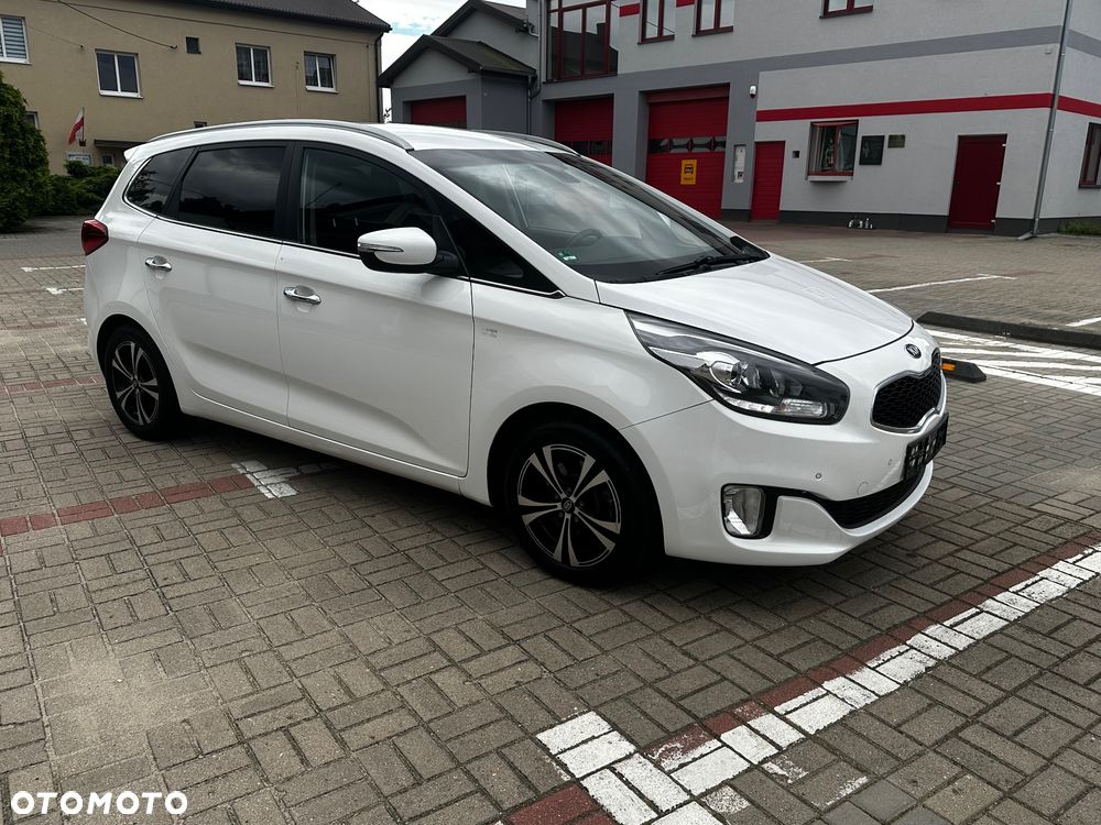 Kia Carens - 7