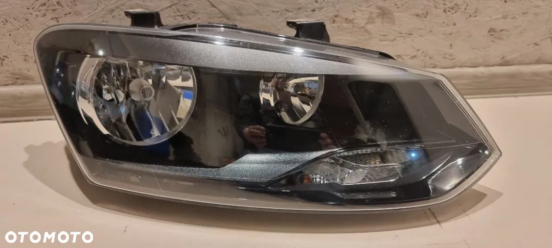 Lampa przód prawa VW POLO 5 V 6R0 HELLA - 1