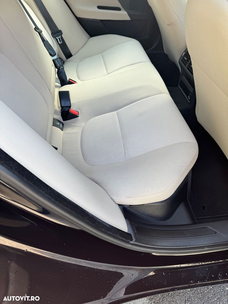 Jaguar XE - 10