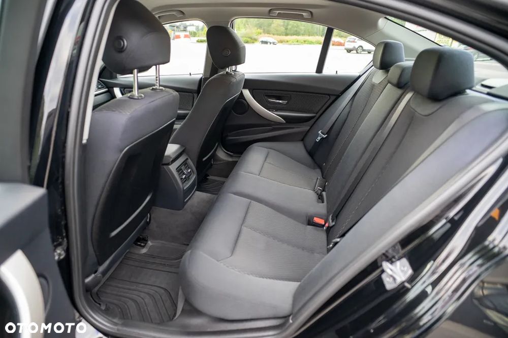 BMW Seria 3 - 35