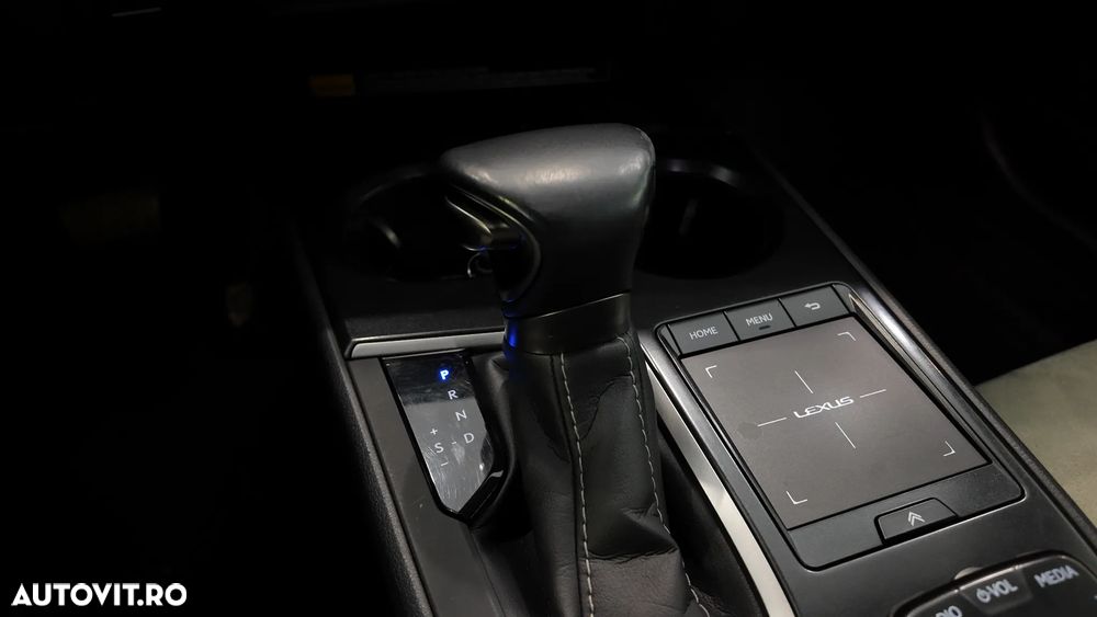 Lexus UX 250h 2.0L HEV 20H- (178 HP) 4X4 CVT Special Edition - 25