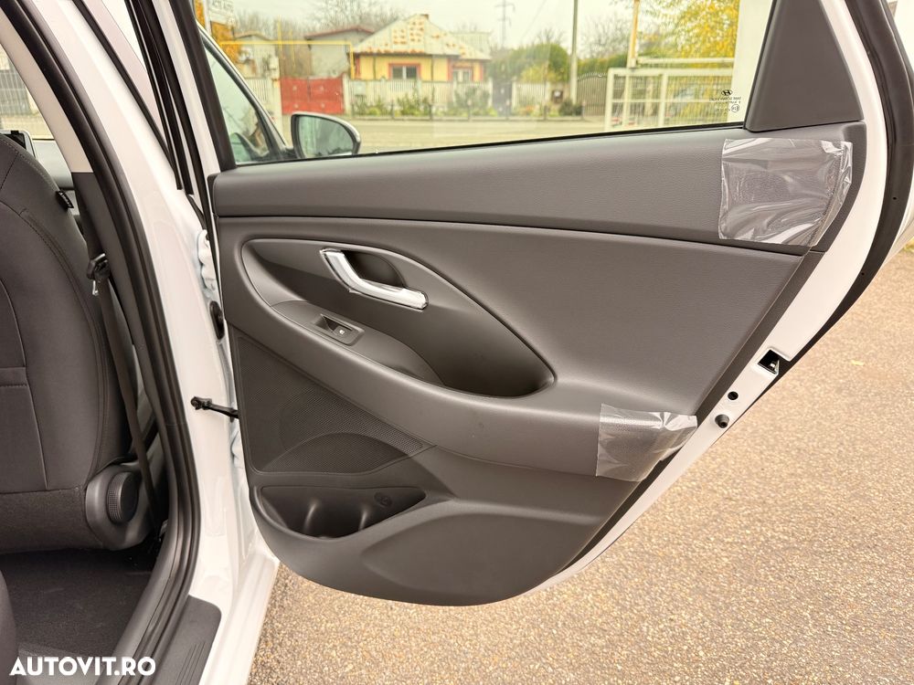 Hyundai i30 Fastback 1.5 T-GDI 140CP 7DCT MHEV Highway - 23