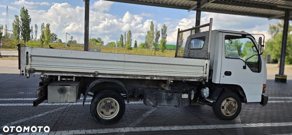 Isuzu NPR69 - 9