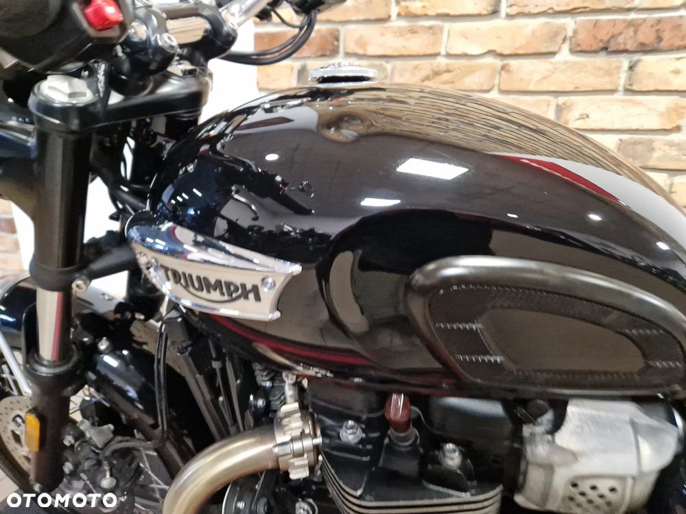 Triumph Bonneville - 16