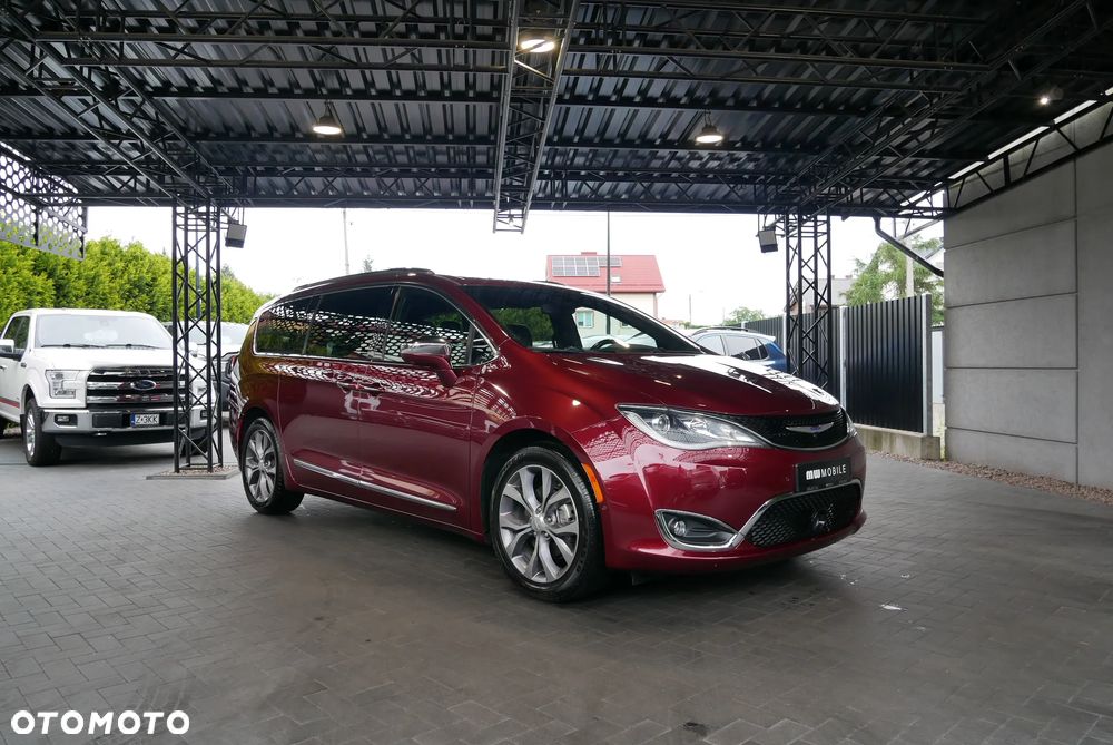 Chrysler Pacifica - 2