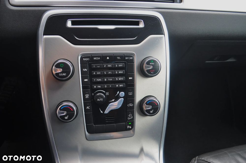 Volvo XC 70 D5 AWD Geartronic Black Edition - 23
