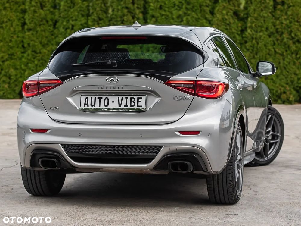 Infiniti Q30 2.0t DCT AWD Sport City Black - 12