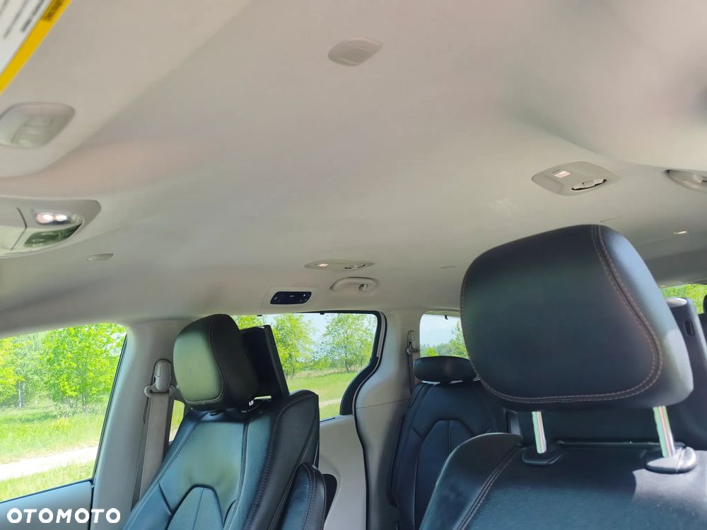 Chrysler Pacifica - 26
