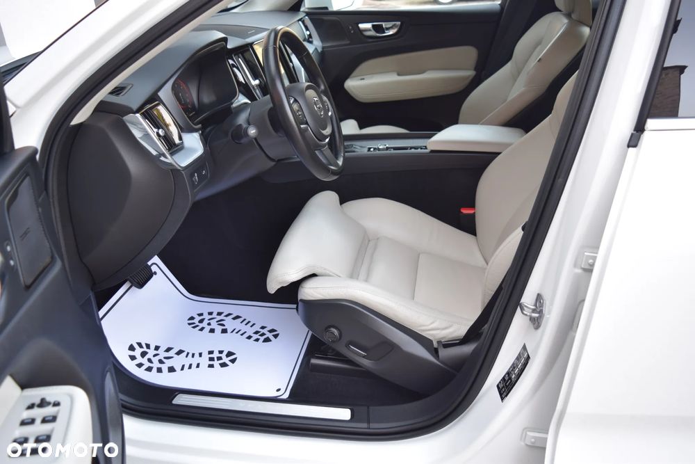 Volvo XC 60 D4 AWD Geartronic Momentum - 20