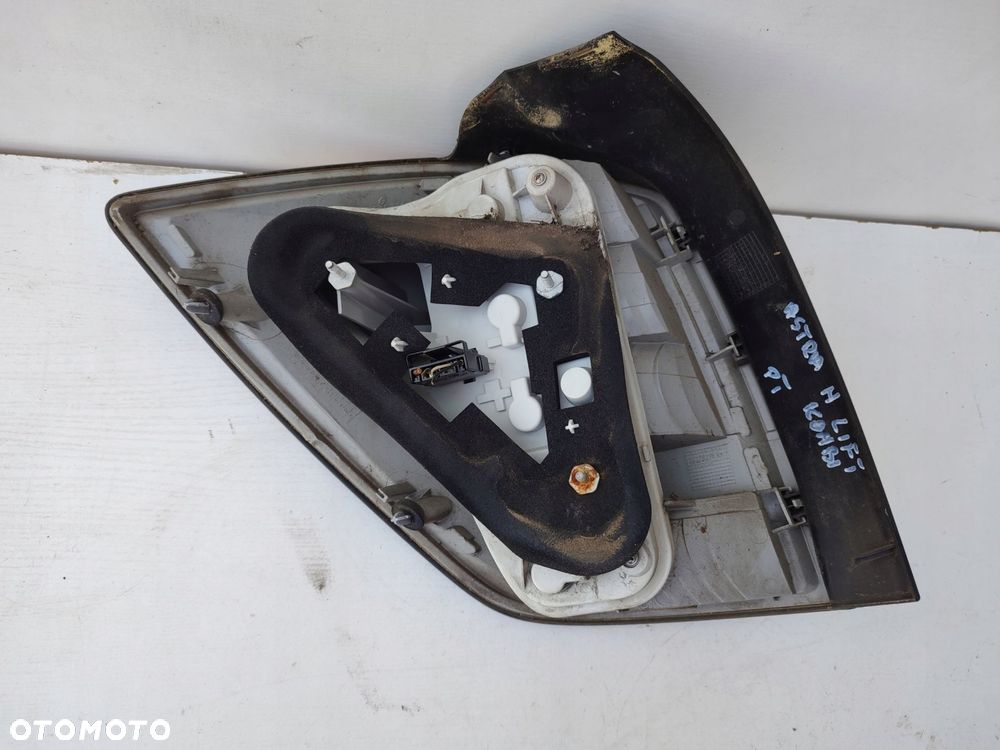 Lampa prawy tył OPEL ASTRA H III LIFT KOMBI EUROPA 13223674 - 3
