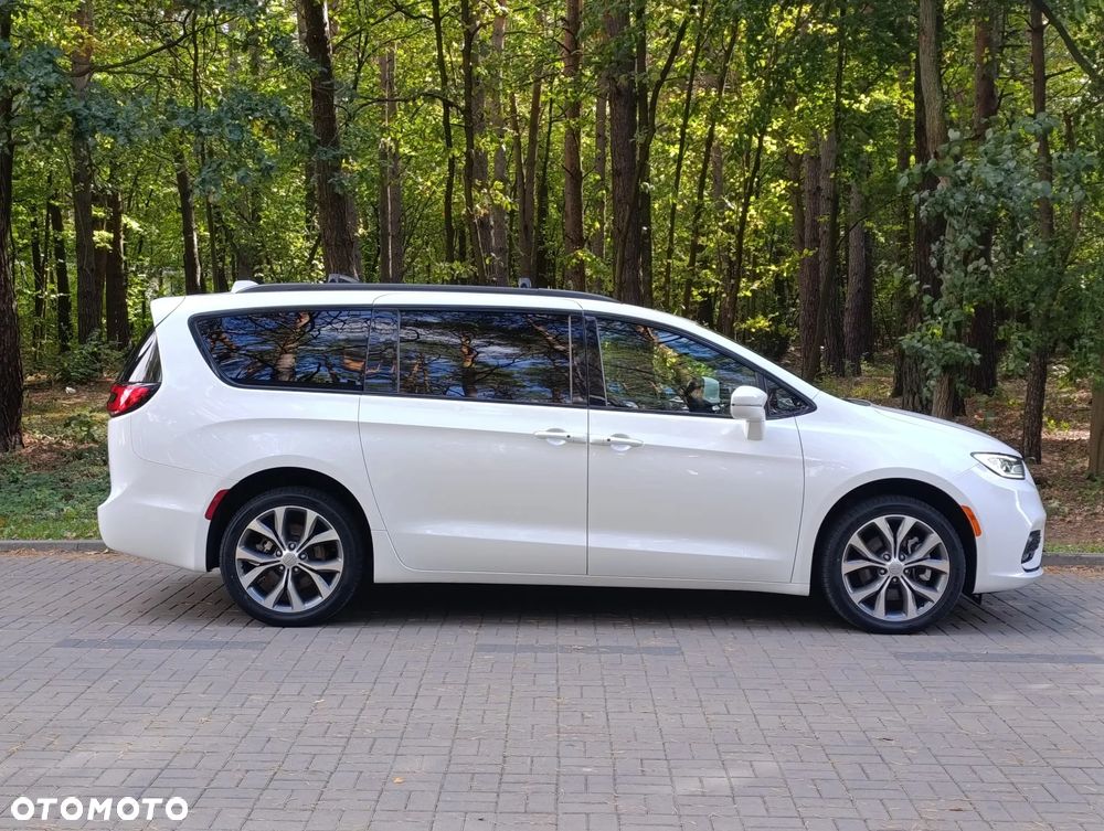 Chrysler Pacifica - 2