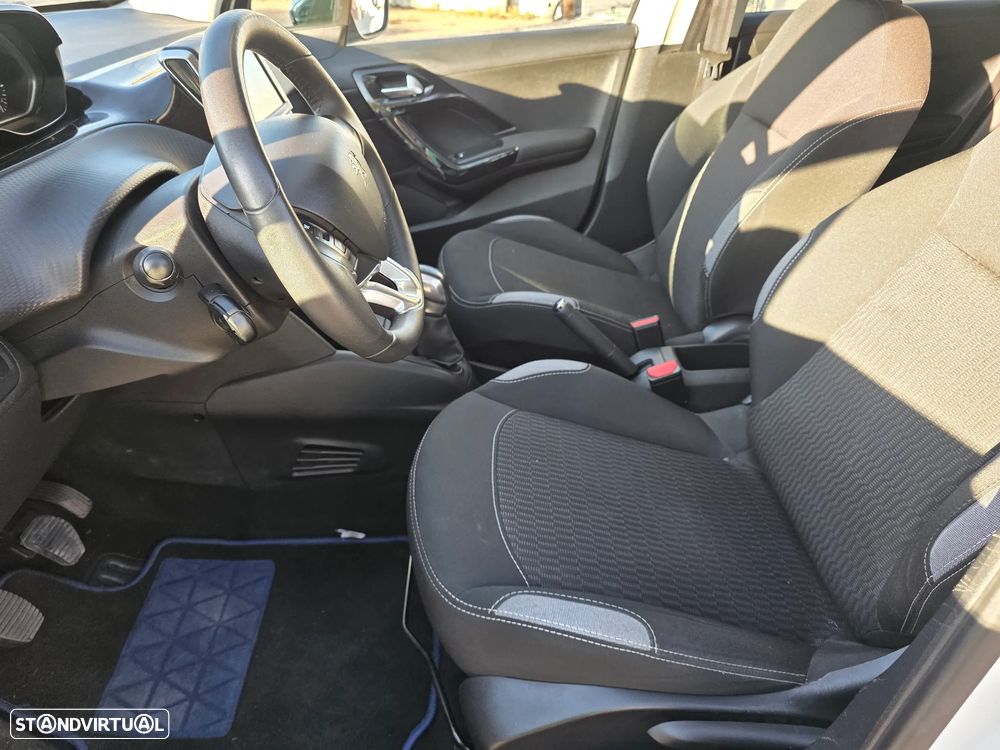 Peugeot 208 82 PureTech Style - 14