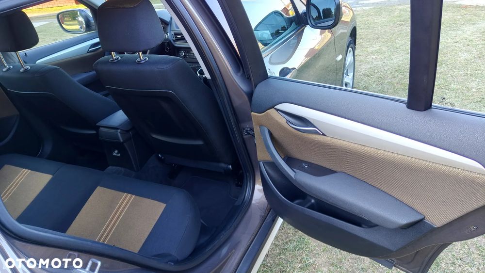 BMW X1 sDrive18d xLine - 28