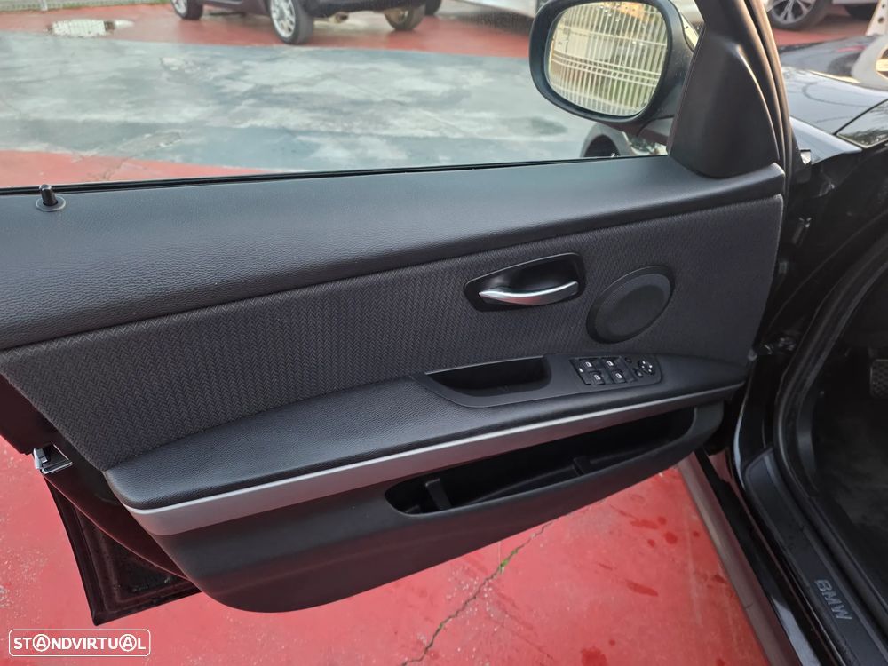 BMW 320 d Touring Navigation - 10