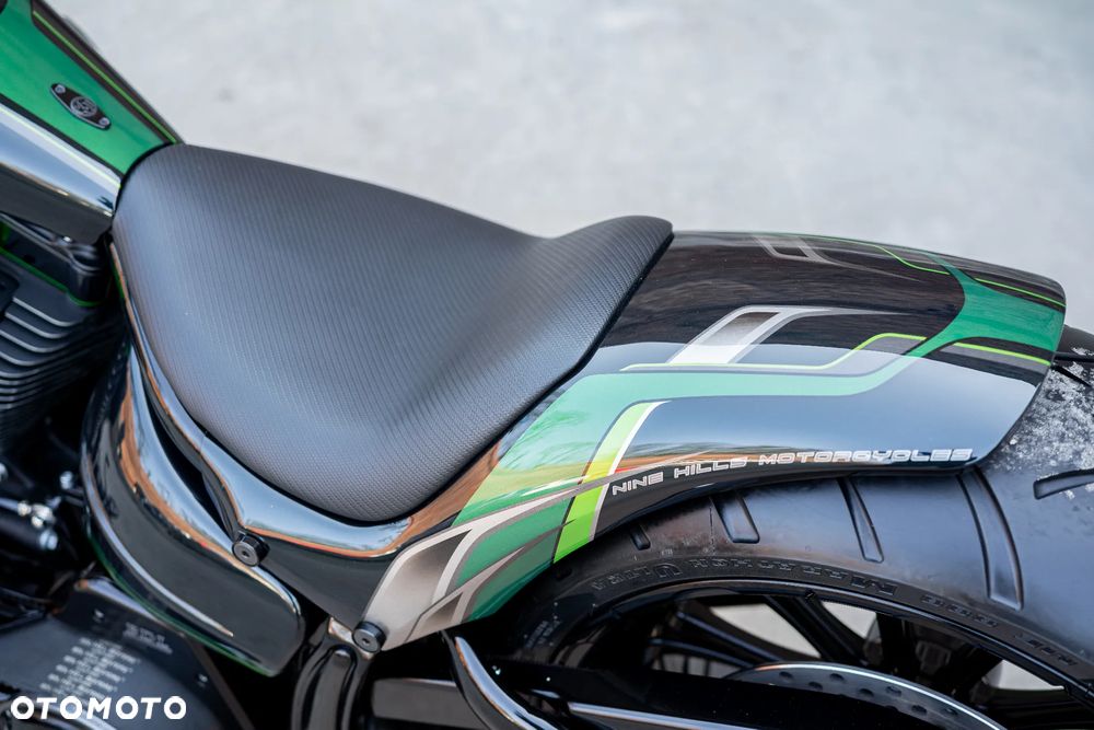 Harley-Davidson Softail Breakout - 24