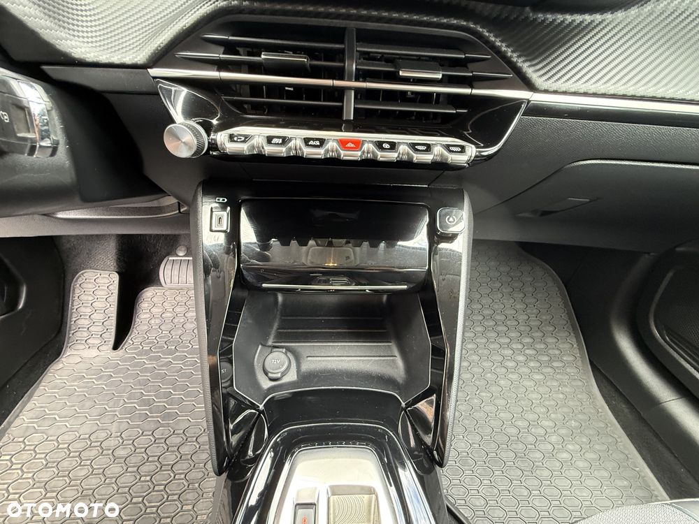 Peugeot 208 - 13