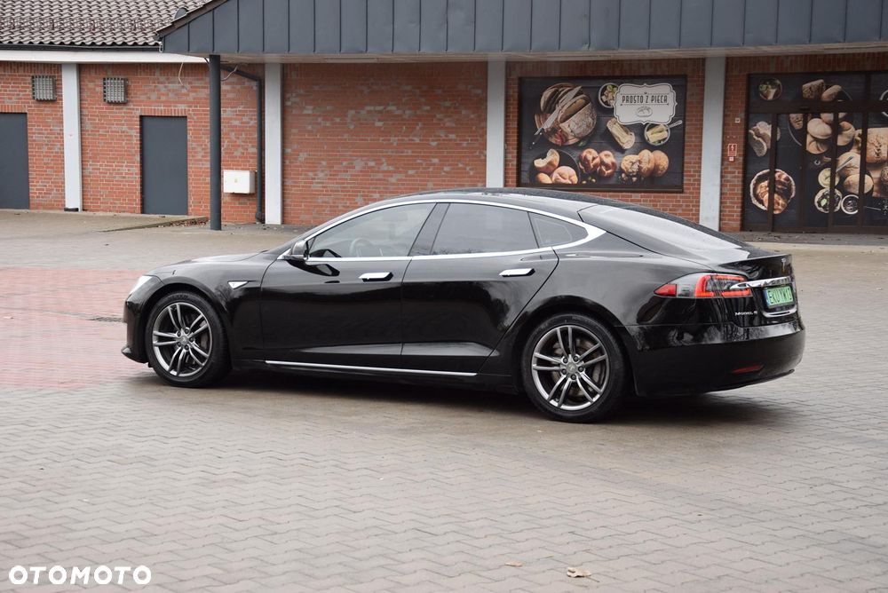 Tesla Model S - 7