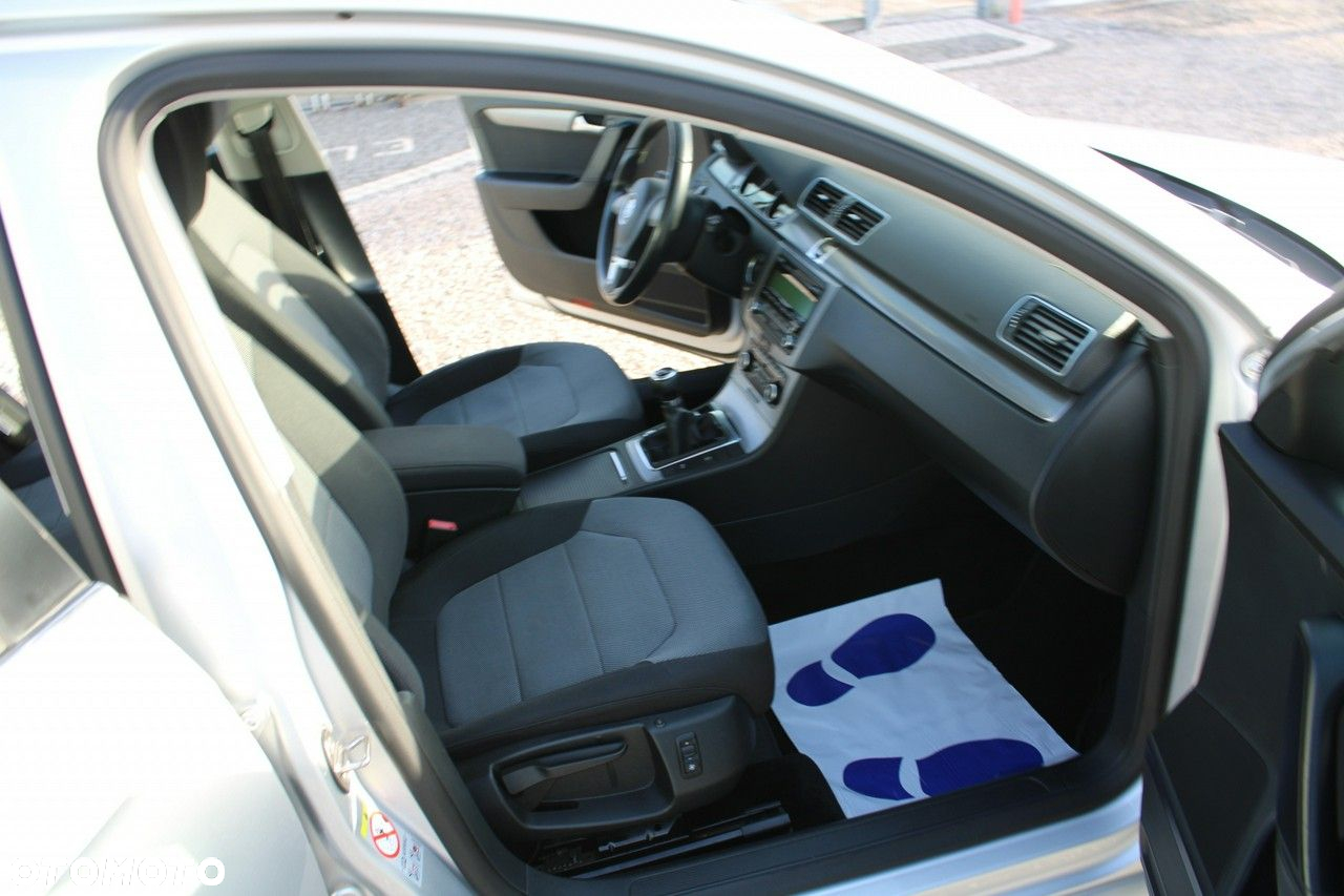 Volkswagen Passat - 31