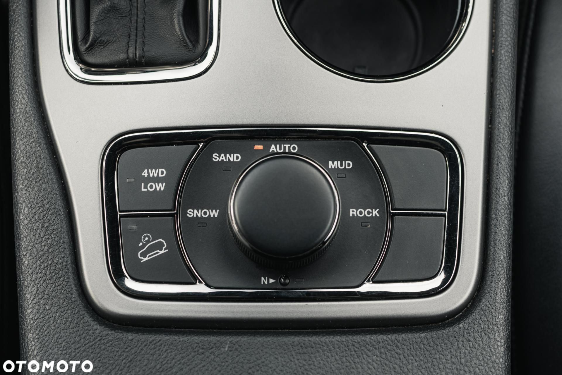 Jeep Grand Cherokee - 23