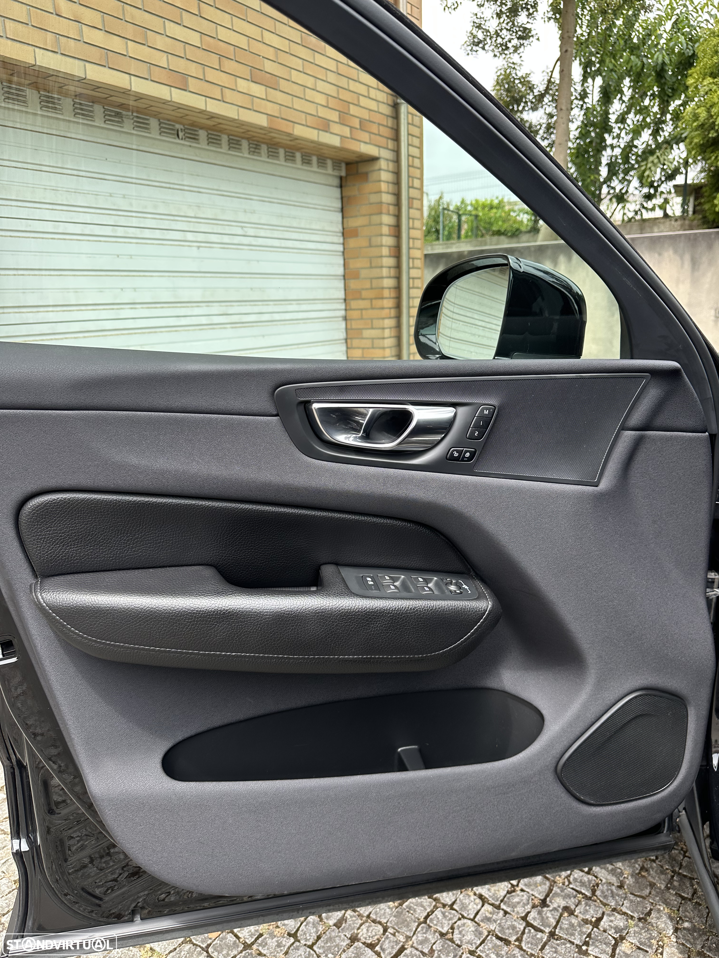 Volvo XC 60 2.0 T8 PHEV Momentum Plus AWD - 16