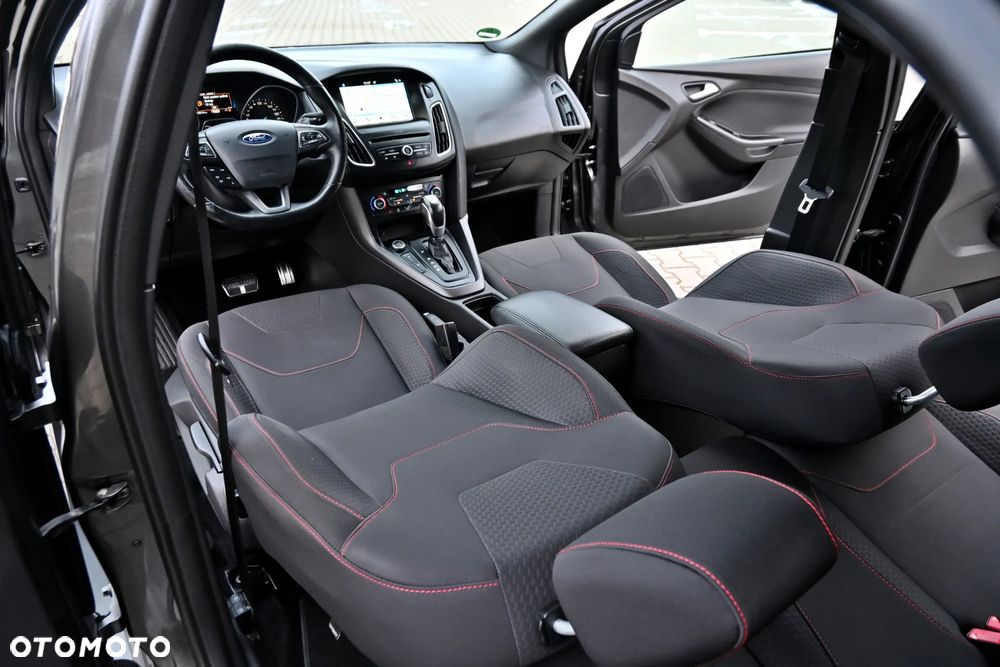Ford Focus 1.5 EcoBoost ST-Line - 25